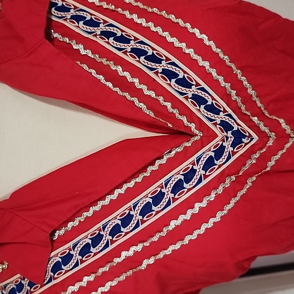 Vintage dress full skirt fun detail on neck and skirt - Picture 2 of 3